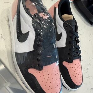 Nike Athletic Shoes - Black, White, Pink